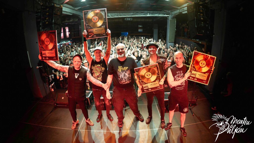 Zlatá deska za „Vykřičníky !!!!“ + rozhovor pro Headliner.cz