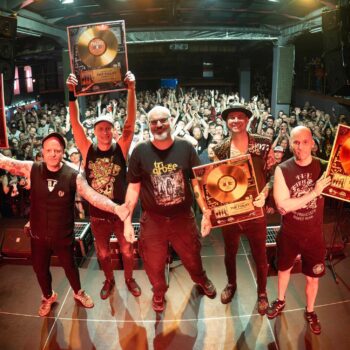 Zlatá deska za „Vykřičníky !!!!“ + rozhovor pro Headliner.cz